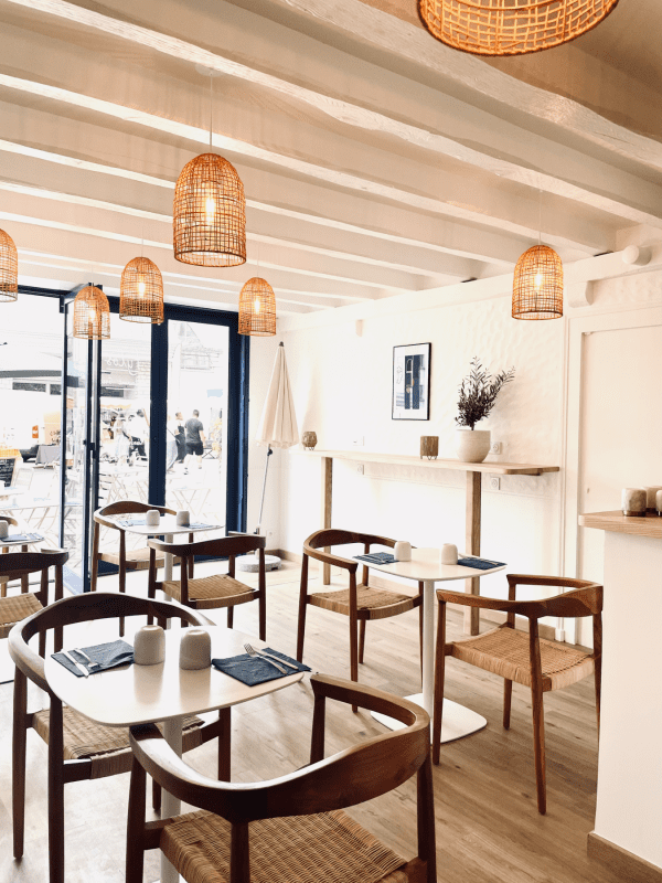 Restaurant décoration grecque à Blois Maison Noémie Marteau Décoration d'intérieur à Vouvray et Tours